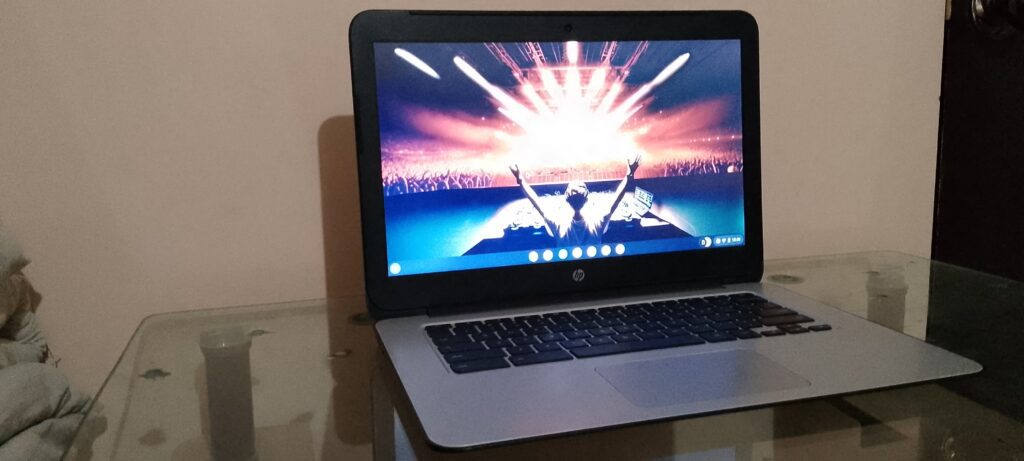 HP Chromebook full view